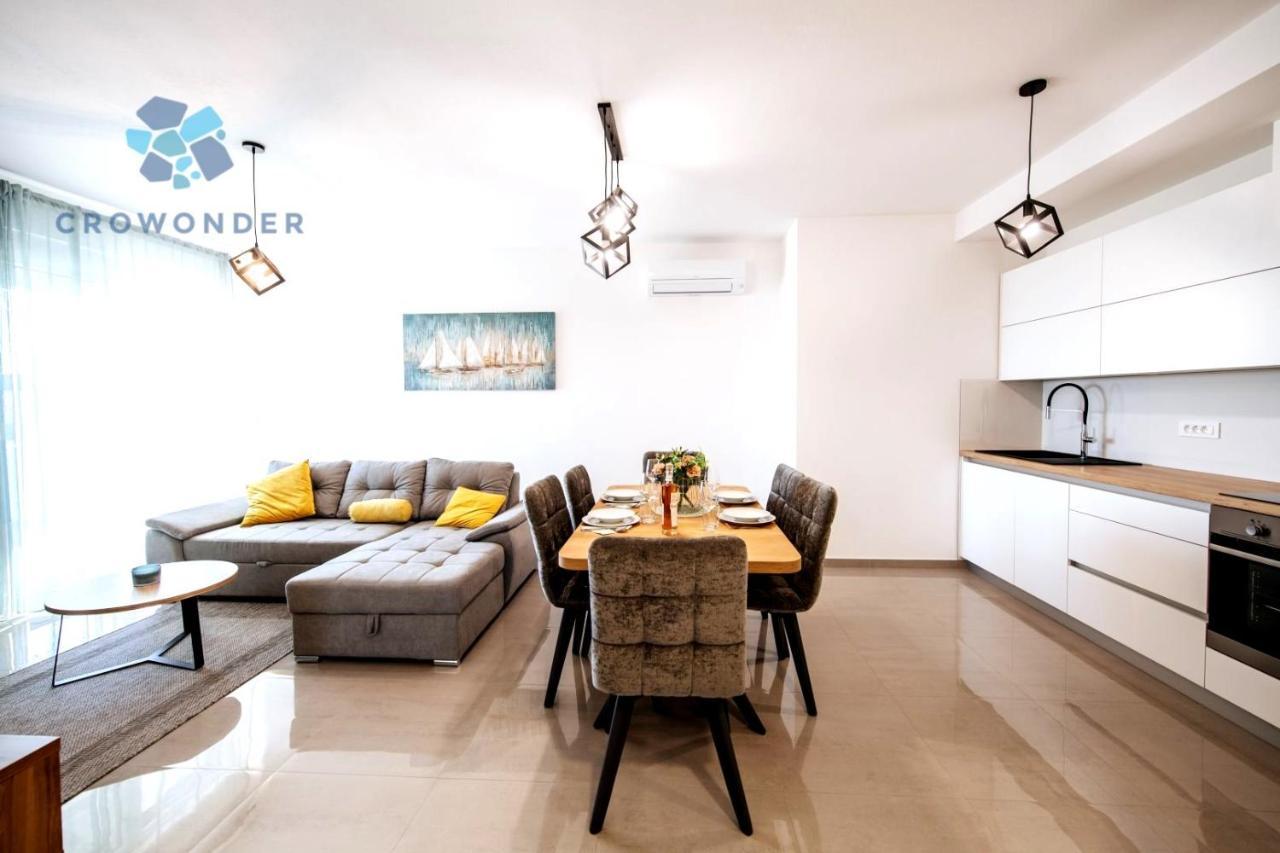 Crowonder Sun Dance Apartments With Heated Swimming Pool Seaview And Garden Sveti Filip i Jakov Exterior foto