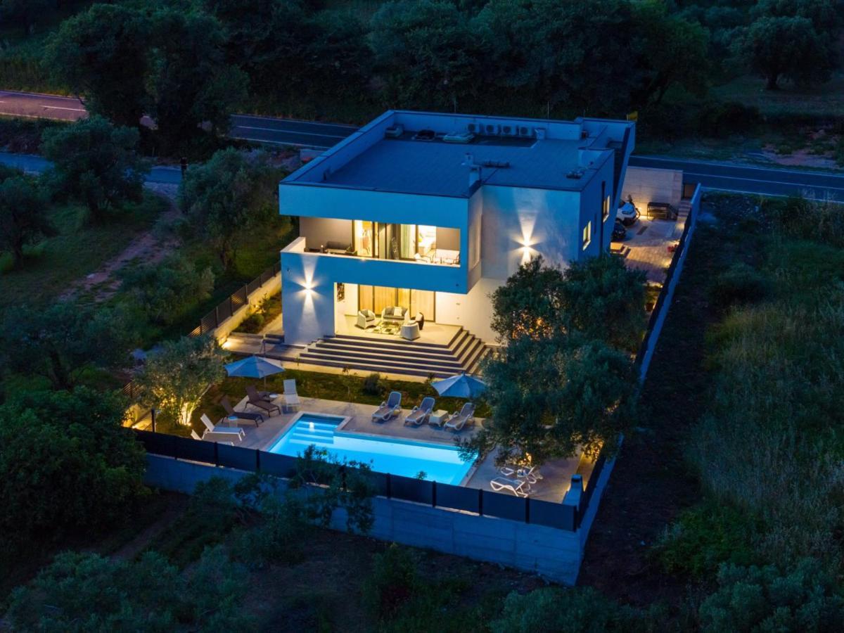 Crowonder Sun Dance Apartments With Heated Swimming Pool Seaview And Garden Sveti Filip i Jakov Exterior foto